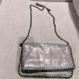Beautiful silver clutch chain could be removed or could be cross body bag!